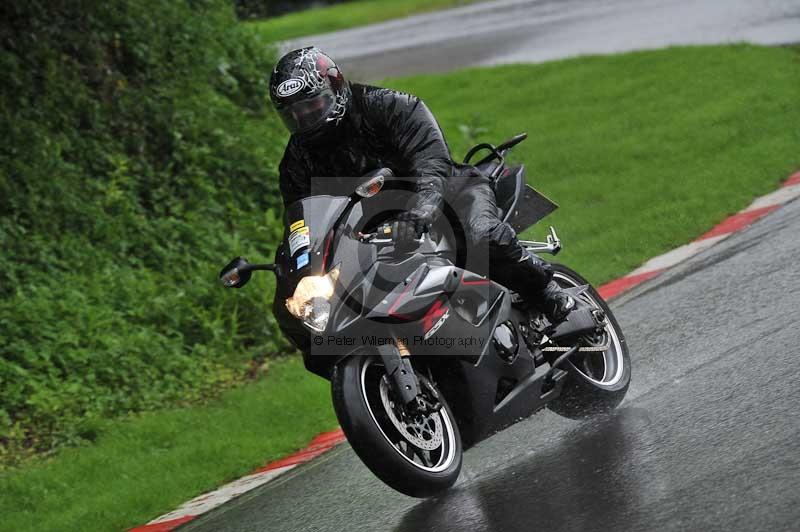 Motorcycle action photographs;Trackday digital images;cadwell;cadwell park photographs;event digital images;eventdigitalimages;motor racing louth lincolnshire;no limits trackdays;peter wileman photography;trackday;trackday photos