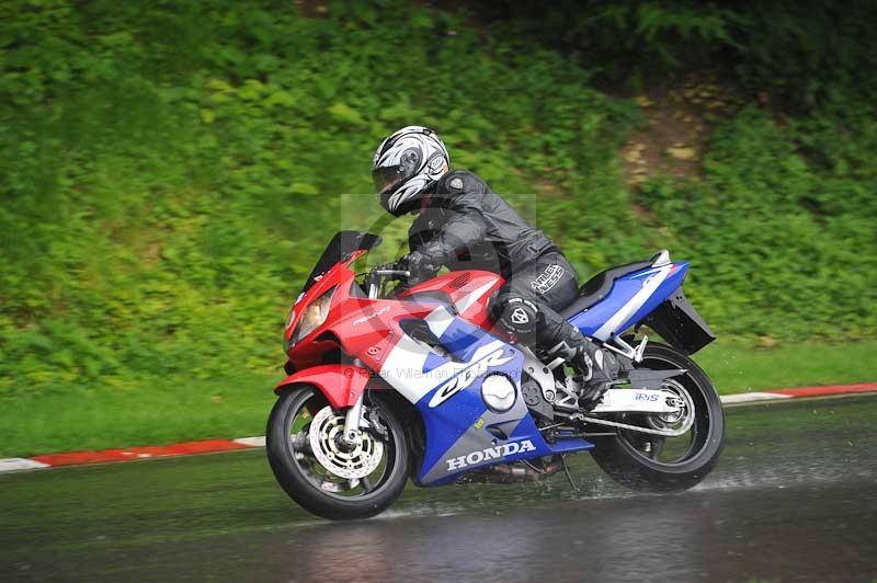 Motorcycle action photographs;Trackday digital images;cadwell;cadwell park photographs;event digital images;eventdigitalimages;motor racing louth lincolnshire;no limits trackdays;peter wileman photography;trackday;trackday photos