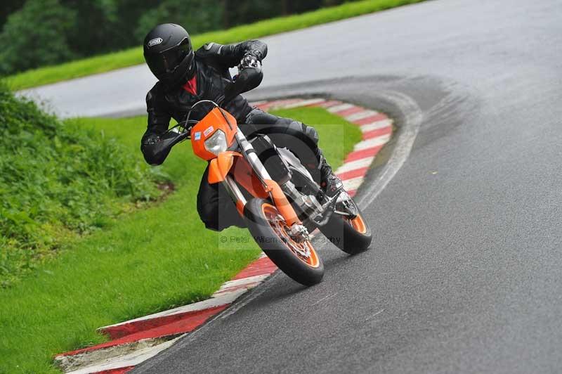 Motorcycle action photographs;Trackday digital images;cadwell;cadwell park photographs;event digital images;eventdigitalimages;motor racing louth lincolnshire;no limits trackdays;peter wileman photography;trackday;trackday photos