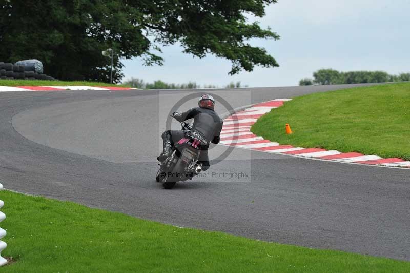 Motorcycle action photographs;Trackday digital images;cadwell;cadwell park photographs;event digital images;eventdigitalimages;motor racing louth lincolnshire;no limits trackdays;peter wileman photography;trackday;trackday photos