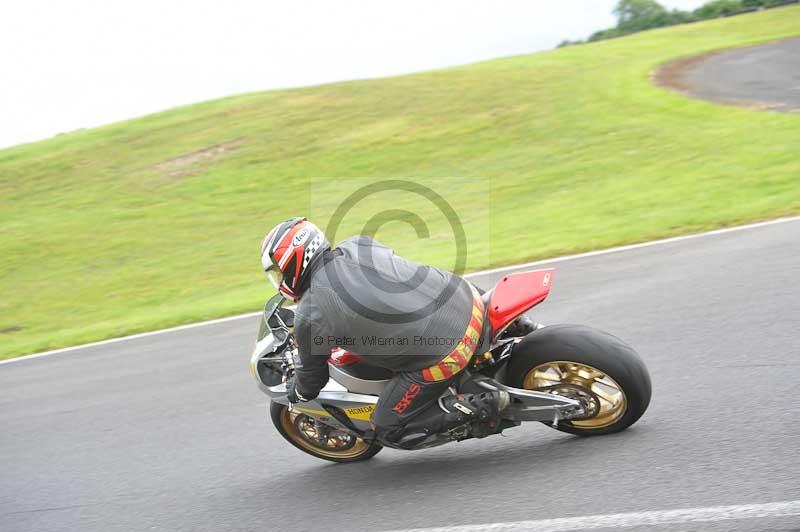 Motorcycle action photographs;Trackday digital images;cadwell;cadwell park photographs;event digital images;eventdigitalimages;motor racing louth lincolnshire;no limits trackdays;peter wileman photography;trackday;trackday photos