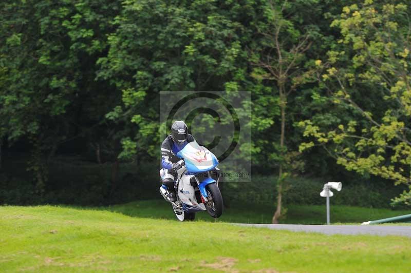 Motorcycle action photographs;Trackday digital images;cadwell;cadwell park photographs;event digital images;eventdigitalimages;motor racing louth lincolnshire;no limits trackdays;peter wileman photography;trackday;trackday photos