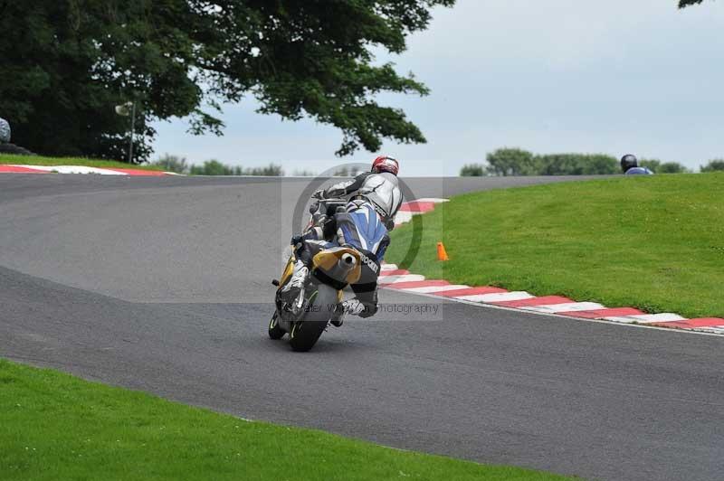 Motorcycle action photographs;Trackday digital images;cadwell;cadwell park photographs;event digital images;eventdigitalimages;motor racing louth lincolnshire;no limits trackdays;peter wileman photography;trackday;trackday photos