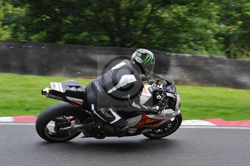 Motorcycle action photographs;Trackday digital images;cadwell;cadwell park photographs;event digital images;eventdigitalimages;motor racing louth lincolnshire;no limits trackdays;peter wileman photography;trackday;trackday photos