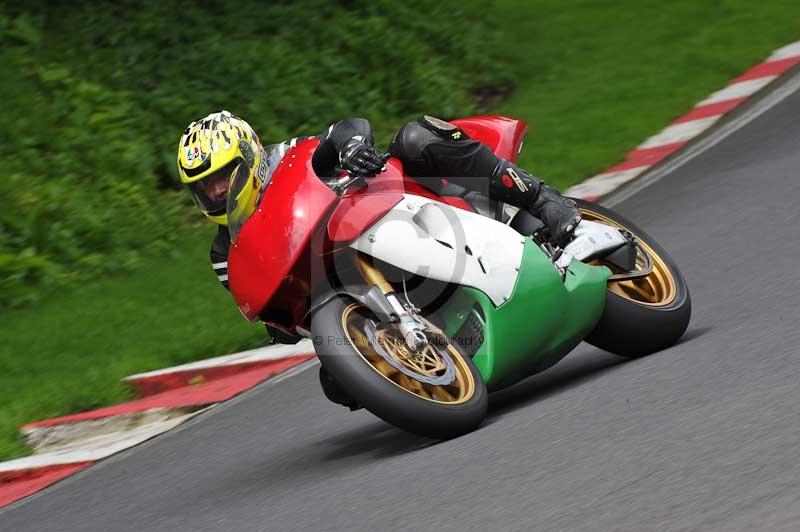 Motorcycle action photographs;Trackday digital images;cadwell;cadwell park photographs;event digital images;eventdigitalimages;motor racing louth lincolnshire;no limits trackdays;peter wileman photography;trackday;trackday photos