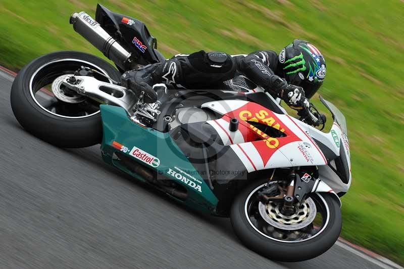 Motorcycle action photographs;Trackday digital images;cadwell;cadwell park photographs;event digital images;eventdigitalimages;motor racing louth lincolnshire;no limits trackdays;peter wileman photography;trackday;trackday photos