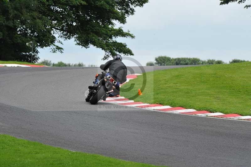 Motorcycle action photographs;Trackday digital images;cadwell;cadwell park photographs;event digital images;eventdigitalimages;motor racing louth lincolnshire;no limits trackdays;peter wileman photography;trackday;trackday photos