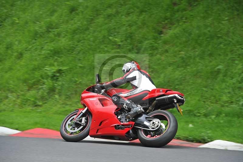 Motorcycle action photographs;Trackday digital images;cadwell;cadwell park photographs;event digital images;eventdigitalimages;motor racing louth lincolnshire;no limits trackdays;peter wileman photography;trackday;trackday photos