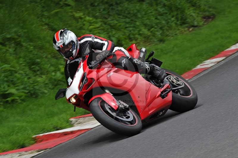 Motorcycle action photographs;Trackday digital images;cadwell;cadwell park photographs;event digital images;eventdigitalimages;motor racing louth lincolnshire;no limits trackdays;peter wileman photography;trackday;trackday photos