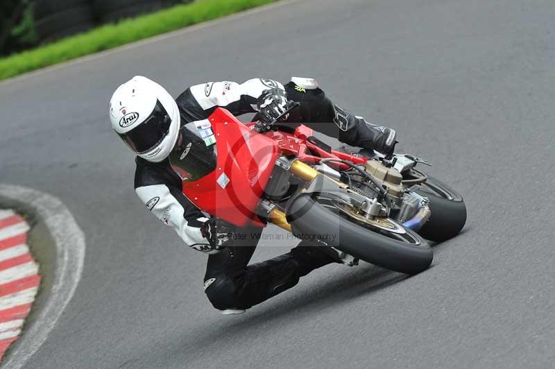 Motorcycle action photographs;Trackday digital images;cadwell;cadwell park photographs;event digital images;eventdigitalimages;motor racing louth lincolnshire;no limits trackdays;peter wileman photography;trackday;trackday photos