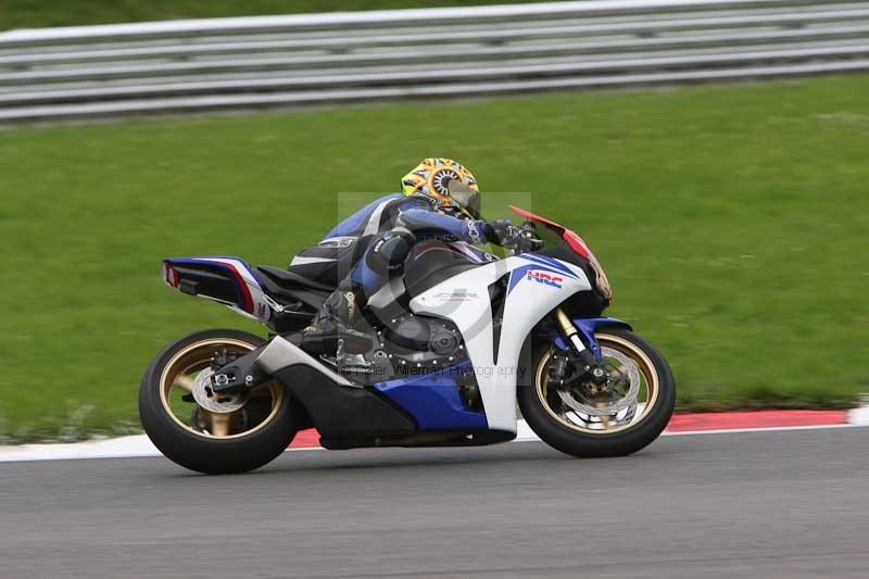 Motorcycle action photographs;Trackday digital images;brands;brands hatch photographs;event digital images;eventdigitalimages;motor racing london;no limits trackday;peter wileman photography;trackday;trackday photos