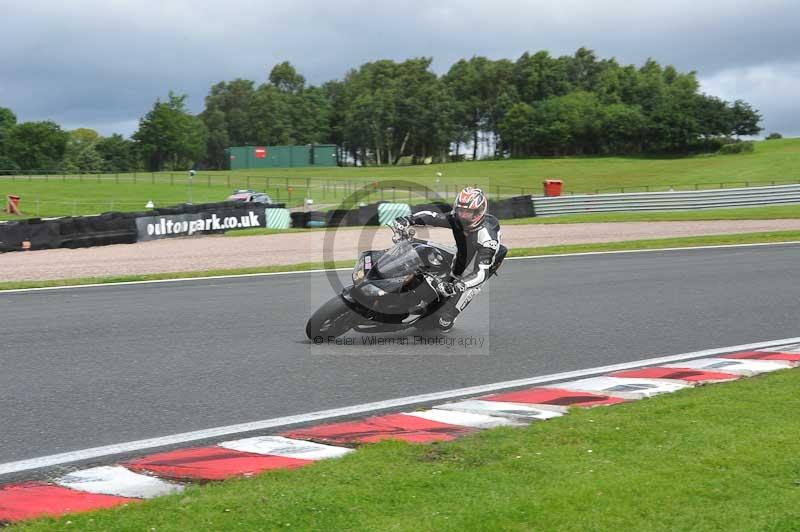 Motorcycle action photographs;Trackday digital images;event digital images;eventdigitalimages;no limits trackday;oulton park;oulton park circuit cheshire;oulton park photographs;peter wileman photography;trackday;trackday photos