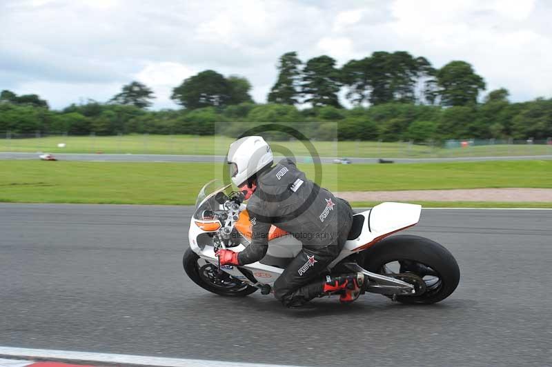 Motorcycle action photographs;Trackday digital images;event digital images;eventdigitalimages;no limits trackday;oulton park;oulton park circuit cheshire;oulton park photographs;peter wileman photography;trackday;trackday photos