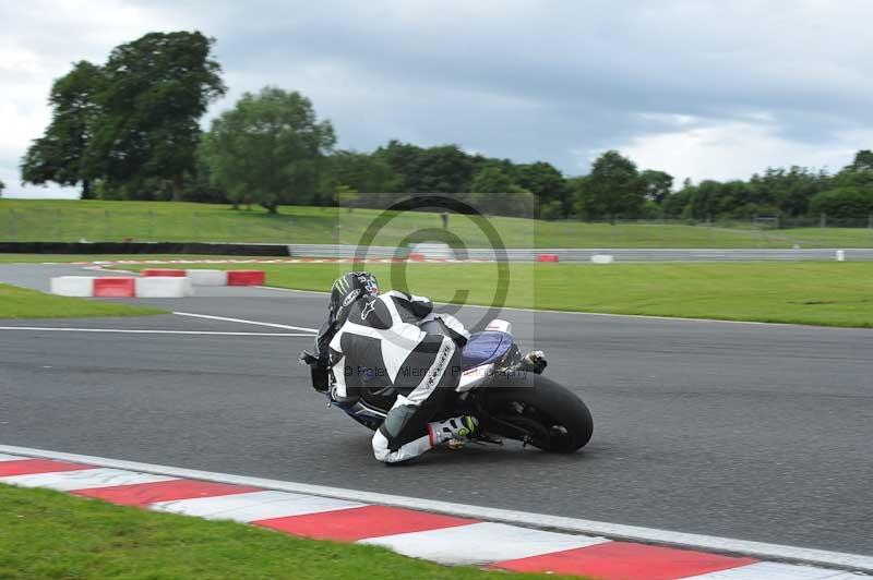 Motorcycle action photographs;Trackday digital images;event digital images;eventdigitalimages;no limits trackday;oulton park;oulton park circuit cheshire;oulton park photographs;peter wileman photography;trackday;trackday photos