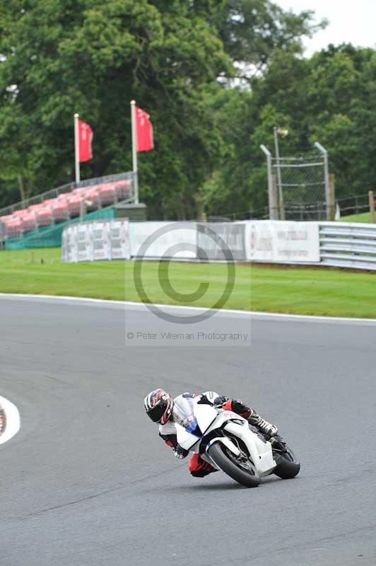 Motorcycle action photographs;Trackday digital images;event digital images;eventdigitalimages;no limits trackday;oulton park;oulton park circuit cheshire;oulton park photographs;peter wileman photography;trackday;trackday photos