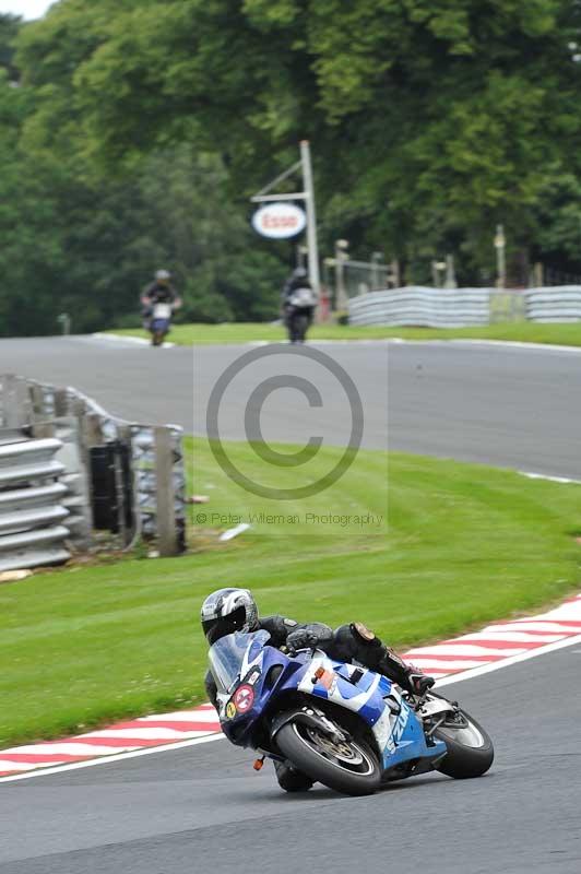 Motorcycle action photographs;Trackday digital images;event digital images;eventdigitalimages;no limits trackday;oulton park;oulton park circuit cheshire;oulton park photographs;peter wileman photography;trackday;trackday photos