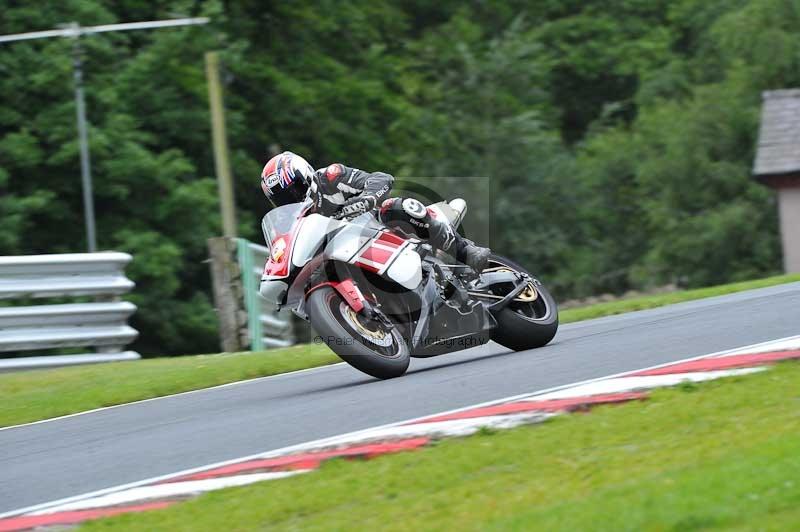 Motorcycle action photographs;Trackday digital images;event digital images;eventdigitalimages;no limits trackday;oulton park;oulton park circuit cheshire;oulton park photographs;peter wileman photography;trackday;trackday photos