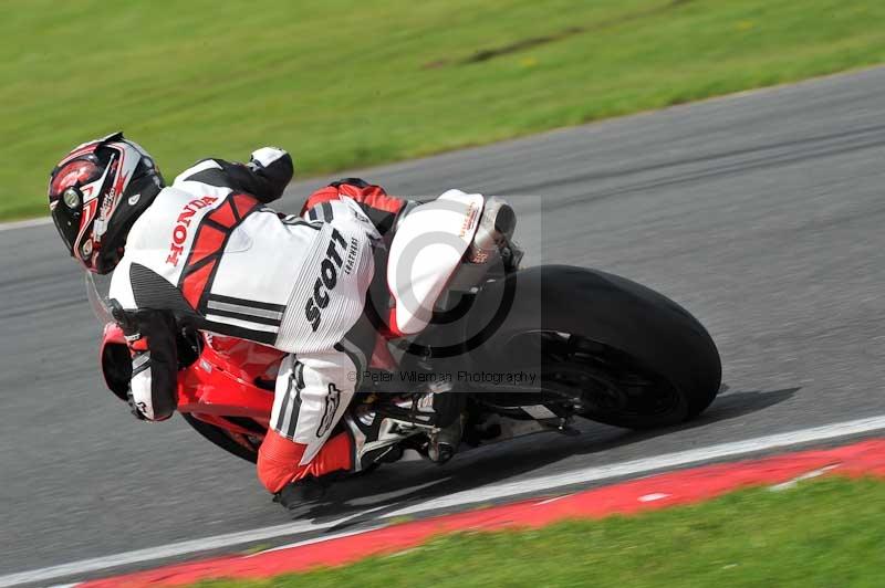 Motorcycle action photographs;Trackday digital images;event digital images;eventdigitalimages;no limits trackday;oulton park;oulton park circuit cheshire;oulton park photographs;peter wileman photography;trackday;trackday photos