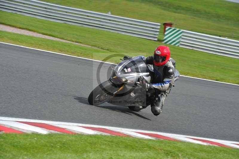 Motorcycle action photographs;Trackday digital images;event digital images;eventdigitalimages;no limits trackday;oulton park;oulton park circuit cheshire;oulton park photographs;peter wileman photography;trackday;trackday photos