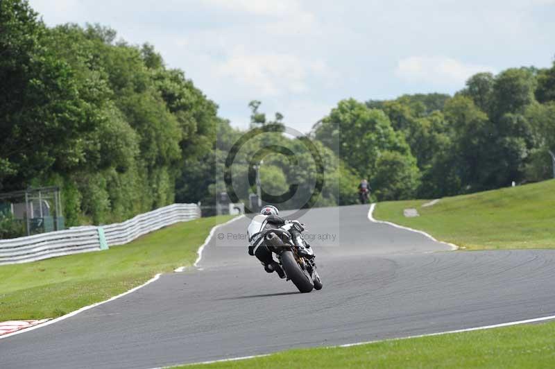 Motorcycle action photographs;Trackday digital images;event digital images;eventdigitalimages;no limits trackday;oulton park;oulton park circuit cheshire;oulton park photographs;peter wileman photography;trackday;trackday photos