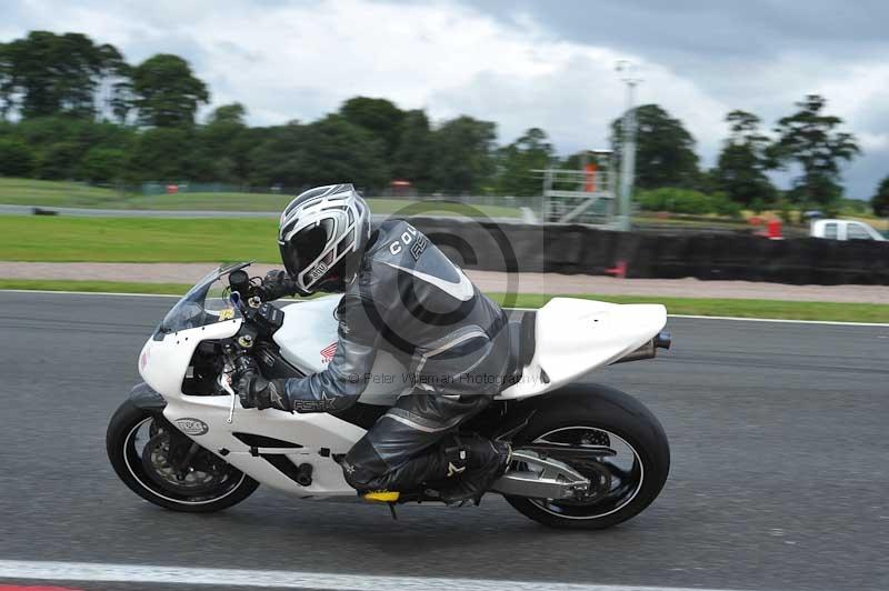 Motorcycle action photographs;Trackday digital images;event digital images;eventdigitalimages;no limits trackday;oulton park;oulton park circuit cheshire;oulton park photographs;peter wileman photography;trackday;trackday photos