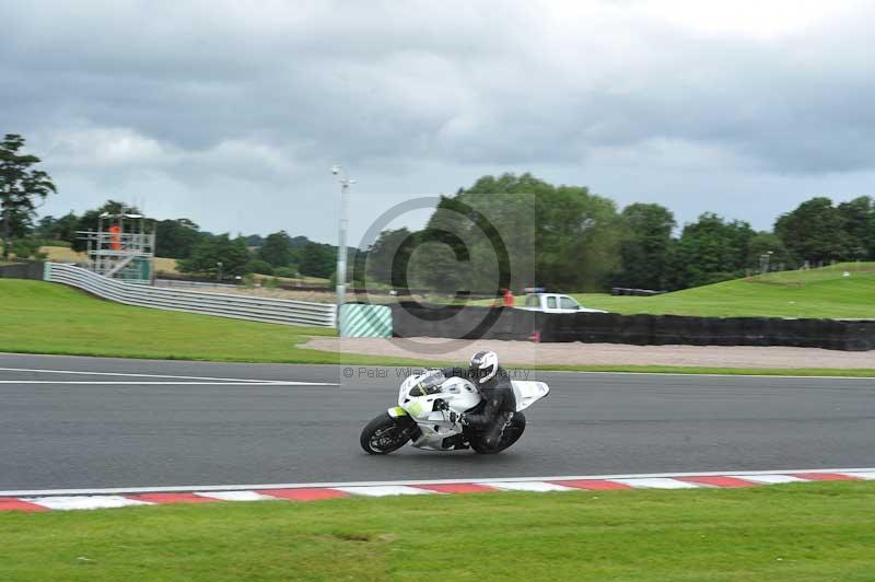 Motorcycle action photographs;Trackday digital images;event digital images;eventdigitalimages;no limits trackday;oulton park;oulton park circuit cheshire;oulton park photographs;peter wileman photography;trackday;trackday photos