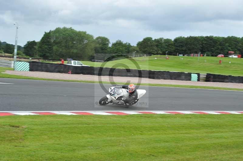 Motorcycle action photographs;Trackday digital images;event digital images;eventdigitalimages;no limits trackday;oulton park;oulton park circuit cheshire;oulton park photographs;peter wileman photography;trackday;trackday photos