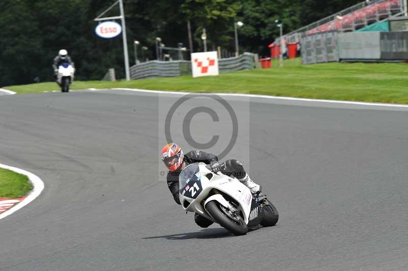 Motorcycle action photographs;Trackday digital images;event digital images;eventdigitalimages;no limits trackday;oulton park;oulton park circuit cheshire;oulton park photographs;peter wileman photography;trackday;trackday photos