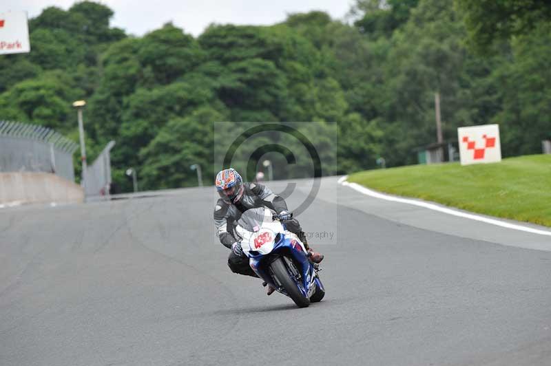 Motorcycle action photographs;Trackday digital images;event digital images;eventdigitalimages;no limits trackday;oulton park;oulton park circuit cheshire;oulton park photographs;peter wileman photography;trackday;trackday photos