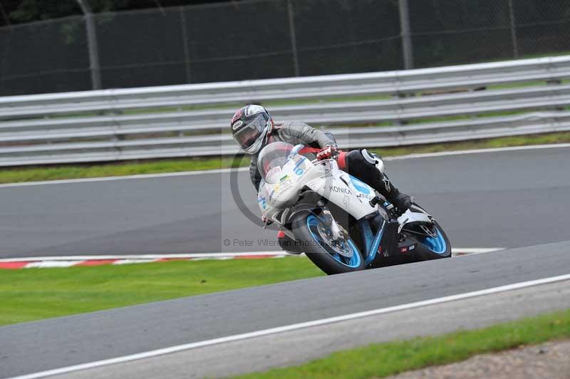 Motorcycle action photographs;Trackday digital images;event digital images;eventdigitalimages;no limits trackday;oulton park;oulton park circuit cheshire;oulton park photographs;peter wileman photography;trackday;trackday photos