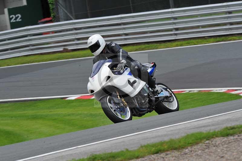 Motorcycle action photographs;Trackday digital images;event digital images;eventdigitalimages;no limits trackday;oulton park;oulton park circuit cheshire;oulton park photographs;peter wileman photography;trackday;trackday photos