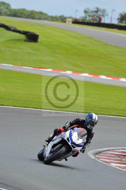 Motorcycle action photographs;Trackday digital images;event digital images;eventdigitalimages;no limits trackday;oulton park;oulton park circuit cheshire;oulton park photographs;peter wileman photography;trackday;trackday photos