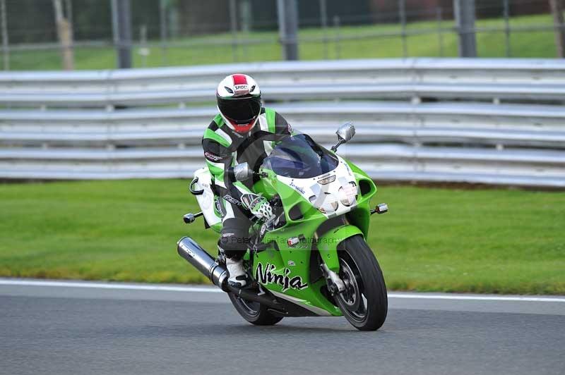 Motorcycle action photographs;Trackday digital images;event digital images;eventdigitalimages;no limits trackday;oulton park;oulton park circuit cheshire;oulton park photographs;peter wileman photography;trackday;trackday photos