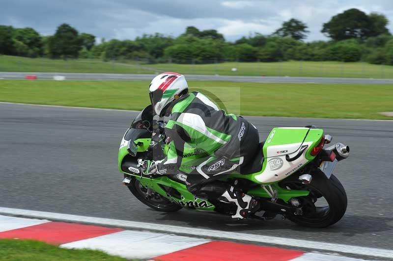 Motorcycle action photographs;Trackday digital images;event digital images;eventdigitalimages;no limits trackday;oulton park;oulton park circuit cheshire;oulton park photographs;peter wileman photography;trackday;trackday photos