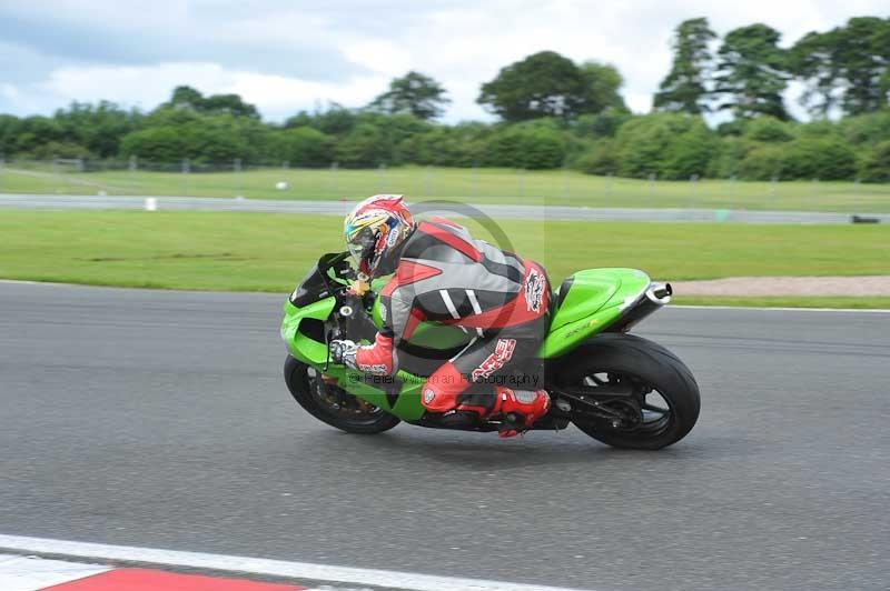 Motorcycle action photographs;Trackday digital images;event digital images;eventdigitalimages;no limits trackday;oulton park;oulton park circuit cheshire;oulton park photographs;peter wileman photography;trackday;trackday photos