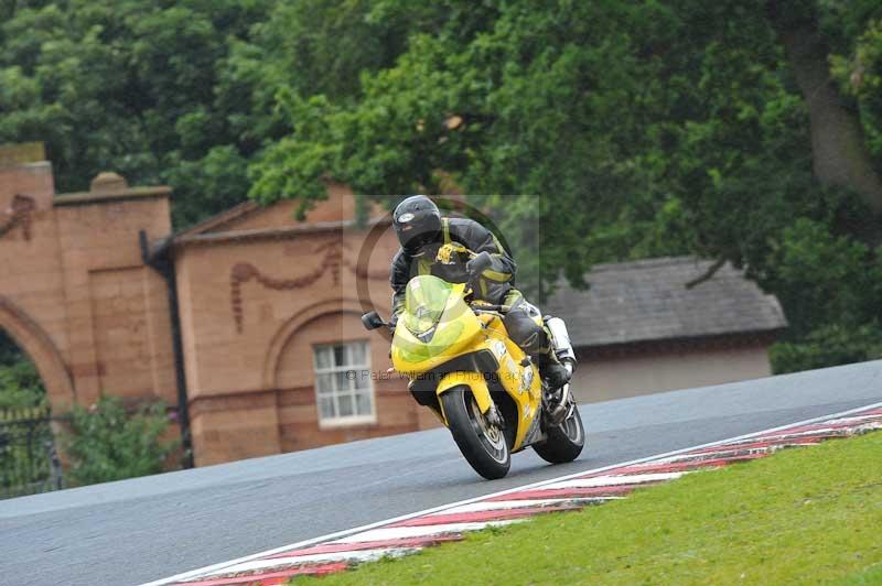 Motorcycle action photographs;Trackday digital images;event digital images;eventdigitalimages;no limits trackday;oulton park;oulton park circuit cheshire;oulton park photographs;peter wileman photography;trackday;trackday photos