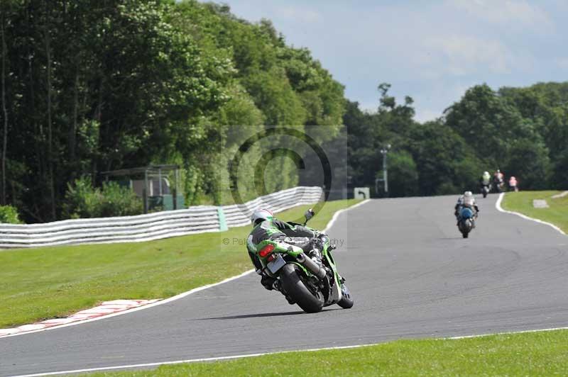 Motorcycle action photographs;Trackday digital images;event digital images;eventdigitalimages;no limits trackday;oulton park;oulton park circuit cheshire;oulton park photographs;peter wileman photography;trackday;trackday photos