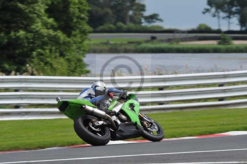 Motorcycle action photographs;Trackday digital images;event digital images;eventdigitalimages;no limits trackday;oulton park;oulton park circuit cheshire;oulton park photographs;peter wileman photography;trackday;trackday photos