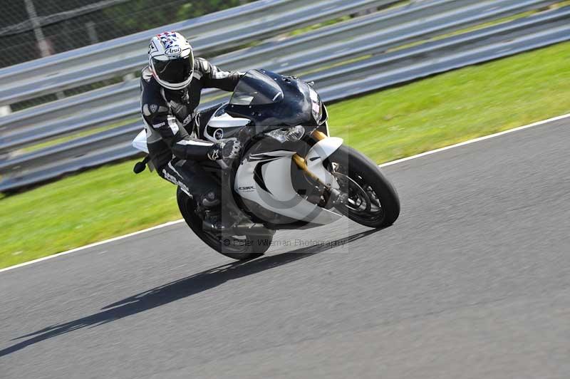 Motorcycle action photographs;Trackday digital images;event digital images;eventdigitalimages;no limits trackday;oulton park;oulton park circuit cheshire;oulton park photographs;peter wileman photography;trackday;trackday photos