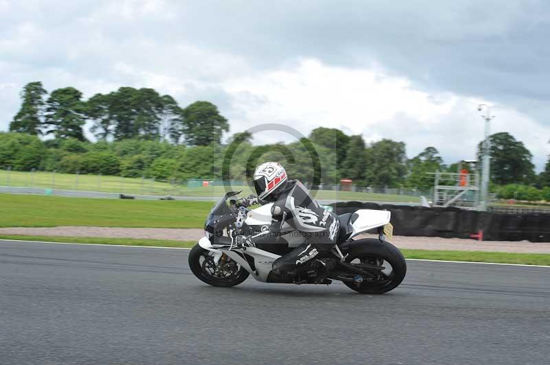 Motorcycle action photographs;Trackday digital images;event digital images;eventdigitalimages;no limits trackday;oulton park;oulton park circuit cheshire;oulton park photographs;peter wileman photography;trackday;trackday photos