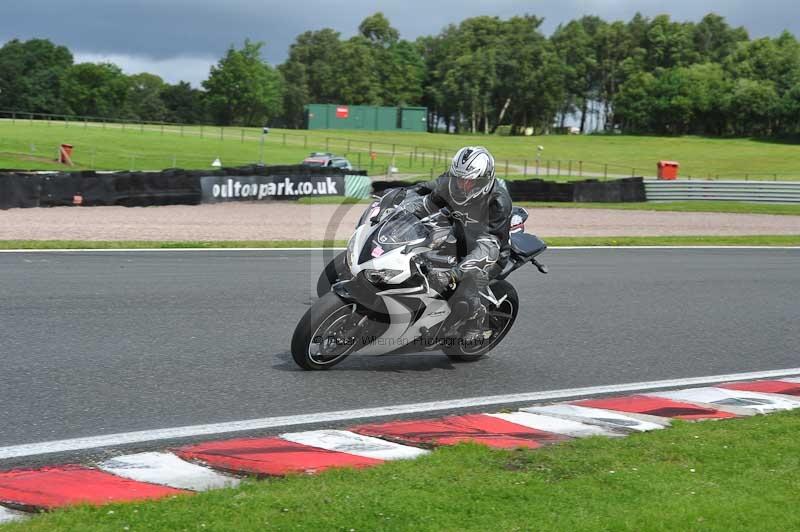 Motorcycle action photographs;Trackday digital images;event digital images;eventdigitalimages;no limits trackday;oulton park;oulton park circuit cheshire;oulton park photographs;peter wileman photography;trackday;trackday photos