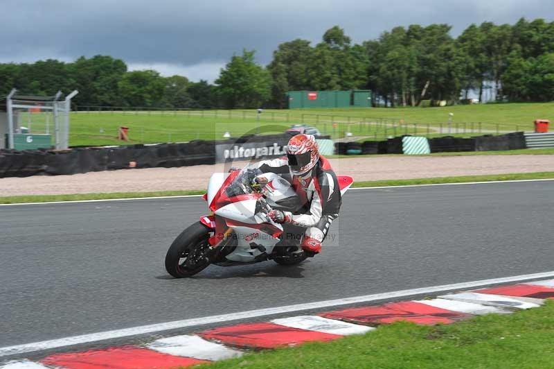 Motorcycle action photographs;Trackday digital images;event digital images;eventdigitalimages;no limits trackday;oulton park;oulton park circuit cheshire;oulton park photographs;peter wileman photography;trackday;trackday photos