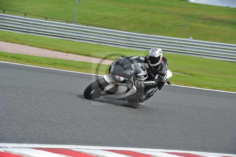 Motorcycle action photographs;Trackday digital images;event digital images;eventdigitalimages;no limits trackday;oulton park;oulton park circuit cheshire;oulton park photographs;peter wileman photography;trackday;trackday photos