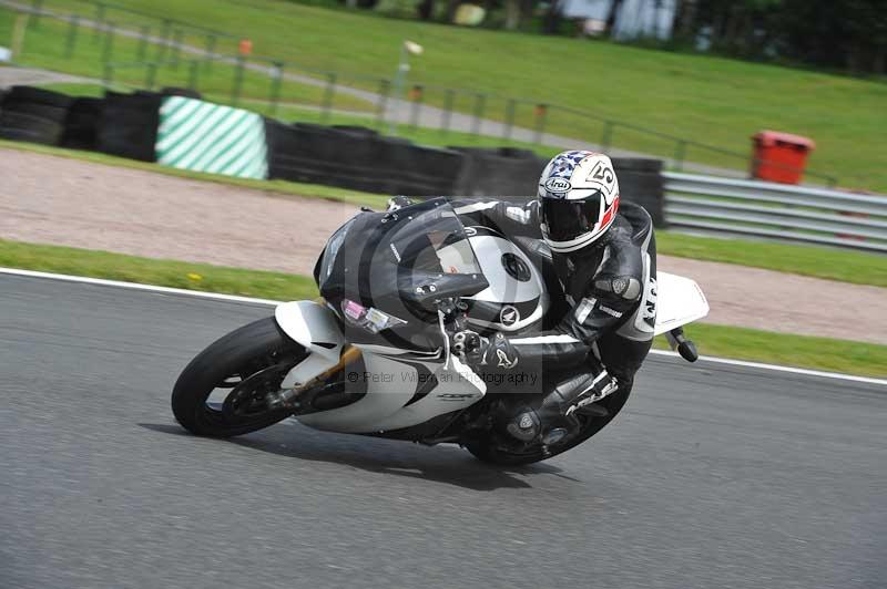 Motorcycle action photographs;Trackday digital images;event digital images;eventdigitalimages;no limits trackday;oulton park;oulton park circuit cheshire;oulton park photographs;peter wileman photography;trackday;trackday photos