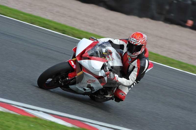 Motorcycle action photographs;Trackday digital images;event digital images;eventdigitalimages;no limits trackday;oulton park;oulton park circuit cheshire;oulton park photographs;peter wileman photography;trackday;trackday photos