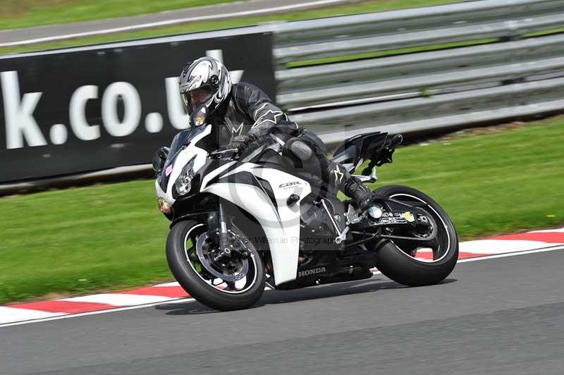 Motorcycle action photographs;Trackday digital images;event digital images;eventdigitalimages;no limits trackday;oulton park;oulton park circuit cheshire;oulton park photographs;peter wileman photography;trackday;trackday photos