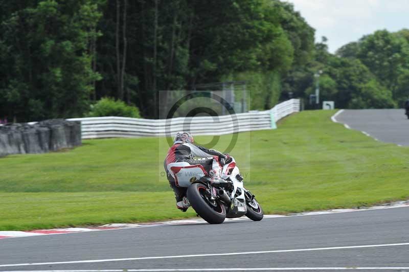 Motorcycle action photographs;Trackday digital images;event digital images;eventdigitalimages;no limits trackday;oulton park;oulton park circuit cheshire;oulton park photographs;peter wileman photography;trackday;trackday photos