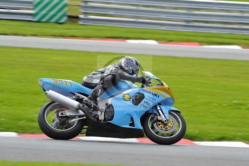 Motorcycle action photographs;Trackday digital images;event digital images;eventdigitalimages;no limits trackday;oulton park;oulton park circuit cheshire;oulton park photographs;peter wileman photography;trackday;trackday photos