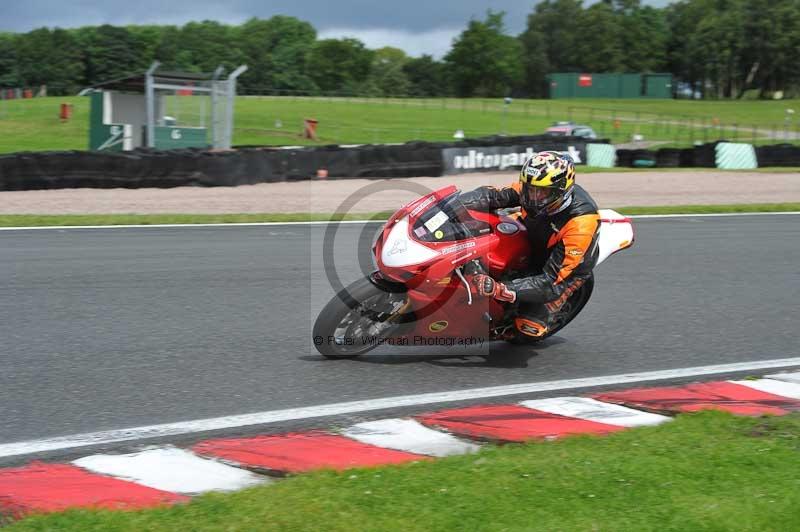 Motorcycle action photographs;Trackday digital images;event digital images;eventdigitalimages;no limits trackday;oulton park;oulton park circuit cheshire;oulton park photographs;peter wileman photography;trackday;trackday photos