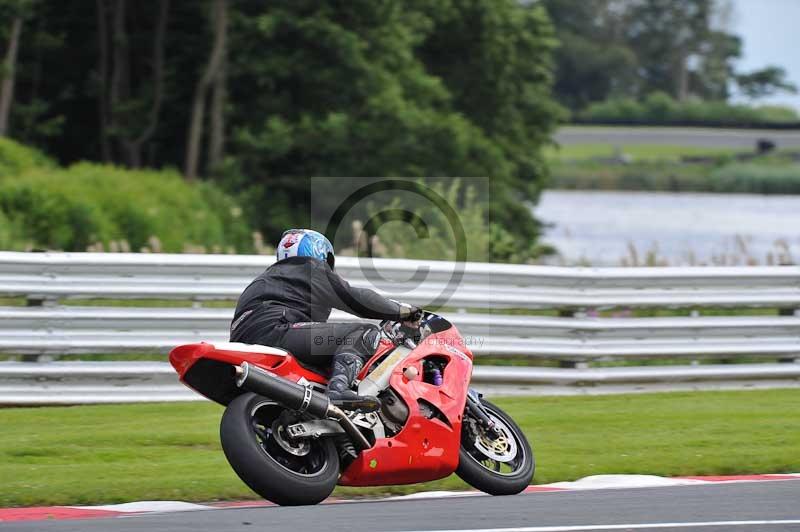 Motorcycle action photographs;Trackday digital images;event digital images;eventdigitalimages;no limits trackday;oulton park;oulton park circuit cheshire;oulton park photographs;peter wileman photography;trackday;trackday photos